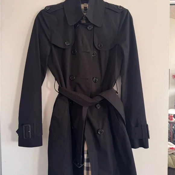 Burberry London - Black Classic Trench Coat - Picture 14 of 14